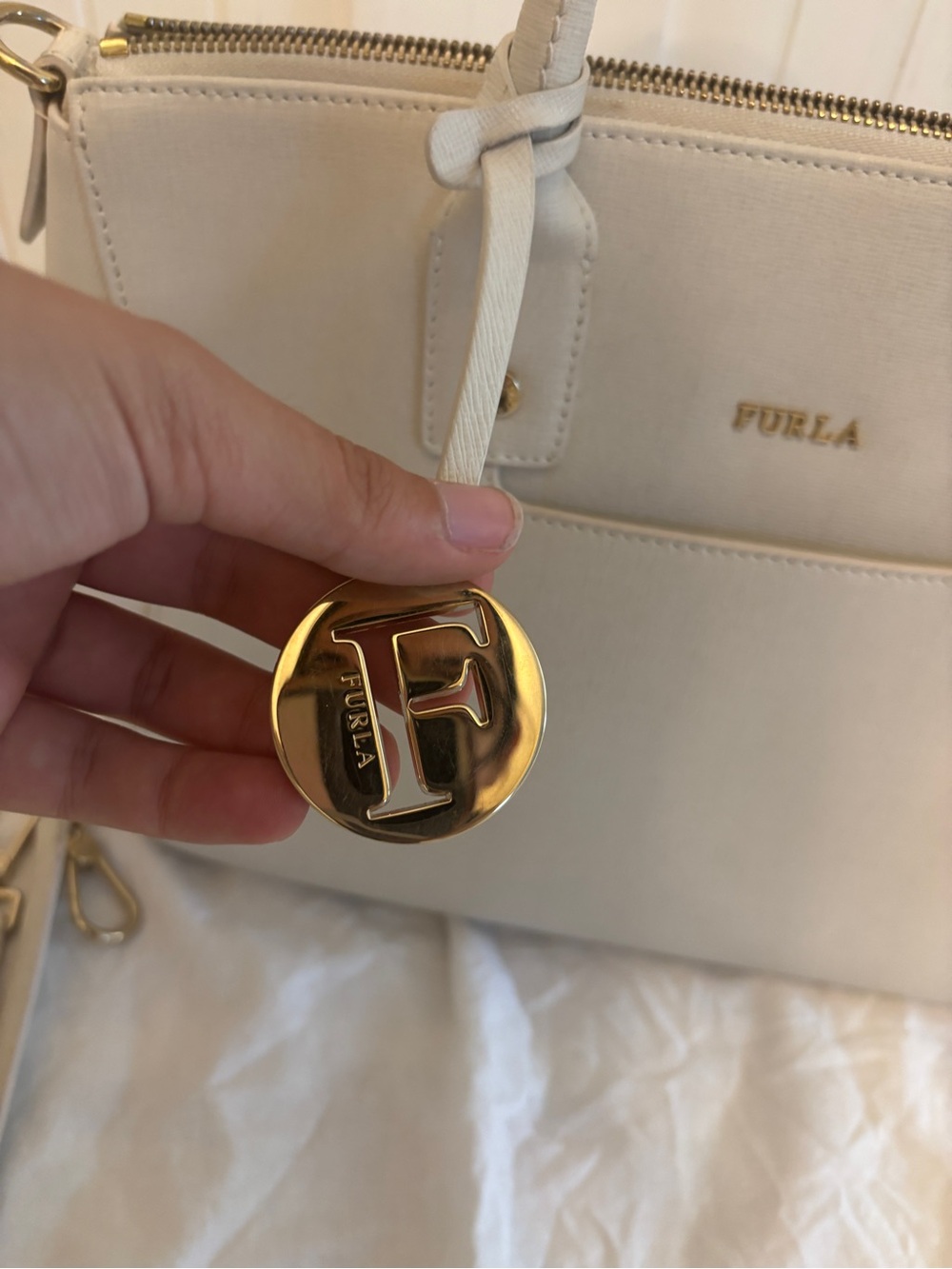 Authentic Furla White Handbag/Shoulder Bag - Picture 4 of 10